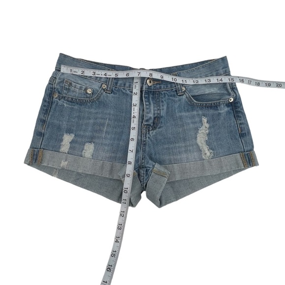 Forever 21 Distressed Cuffed Hem Jean Shorts Size 27 Women’s - Picture 4 of 5